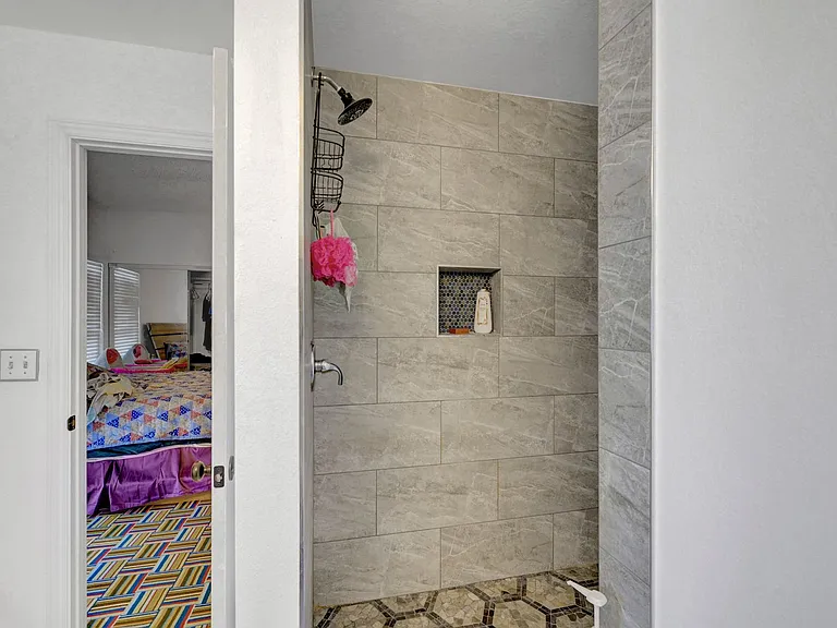6644 Pepperidge Way — Photo 28
