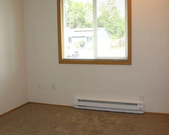 1892 NE Kathryn St — Photo 13