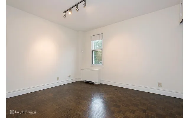 Rented by Douglas Elliman | media 22