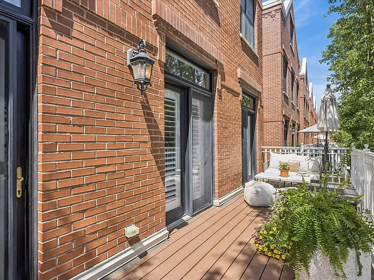 1863 Admiral Ct #1863 — Photo 34