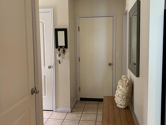Entry/Garage
