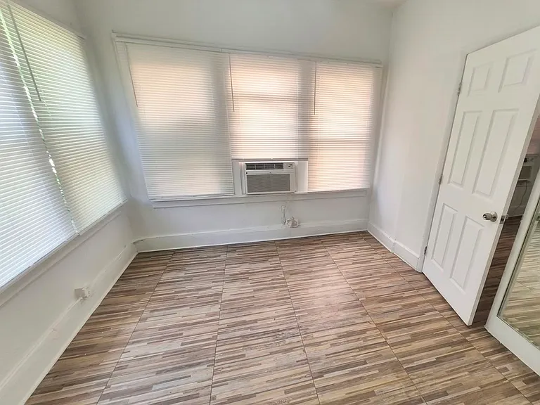2136 SW 5th St #1 — Photo 10