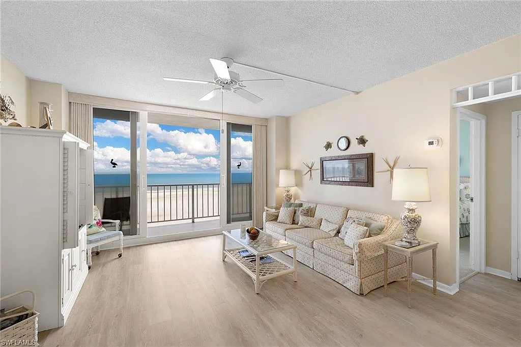 2 bed, 2.0 bath, 837 sqft, $9,500 — Photo 2