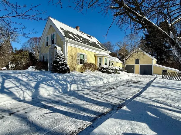 8 Winthrop St, Medway, MA 02053