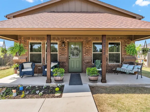 2228 Comet Trl, Granbury, TX 76048