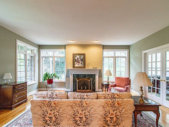 3rd image of 419 Farrington Dr
