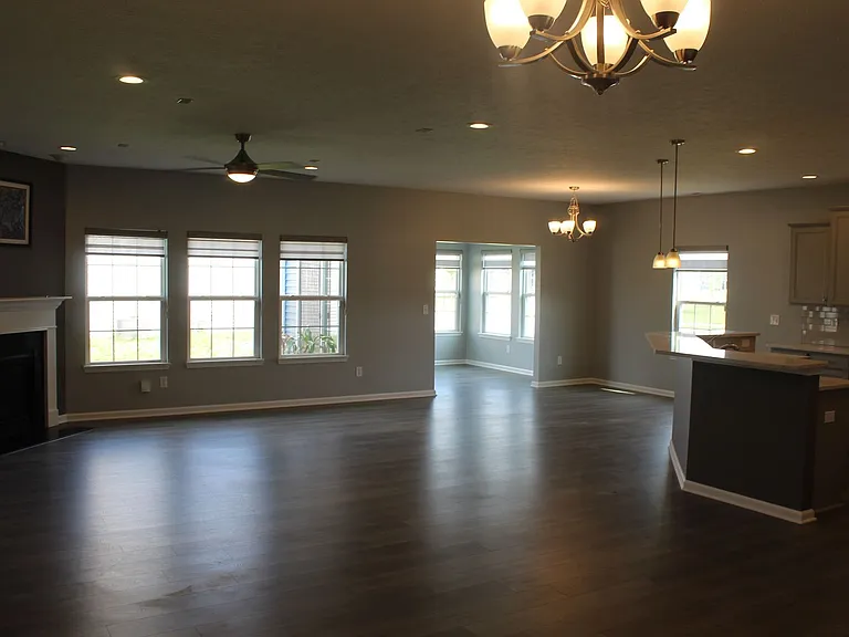 1857 Doncaster Dr — Photo 2