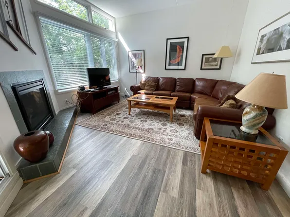 327 Bridges Circle #31, Warren, VT 05674