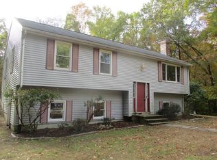 15 Perry St, Douglas, MA 01516
