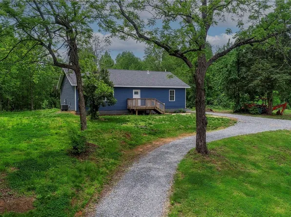 5701 Oakland Rd, Oakland, VA 23093