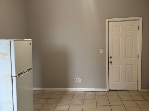 2414 Saint Paul St APT 3