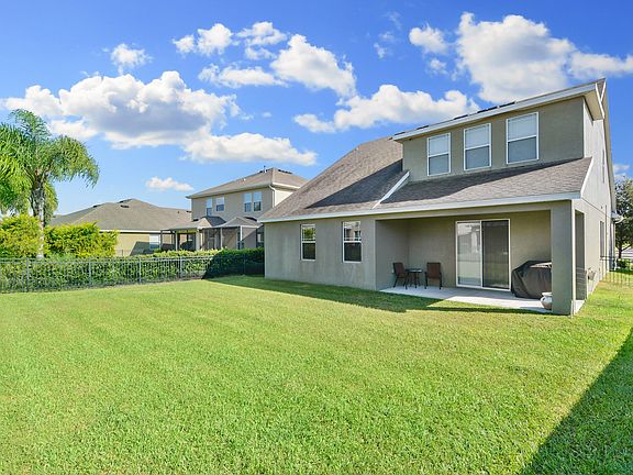 Huge Fenced Backyard!