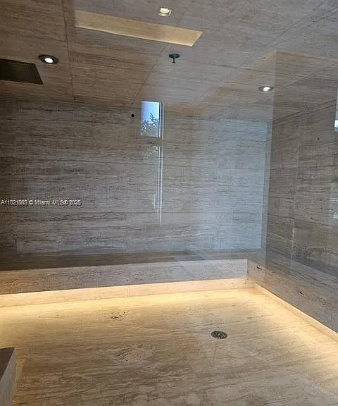 16385 Biscayne Blvd — Photo 10