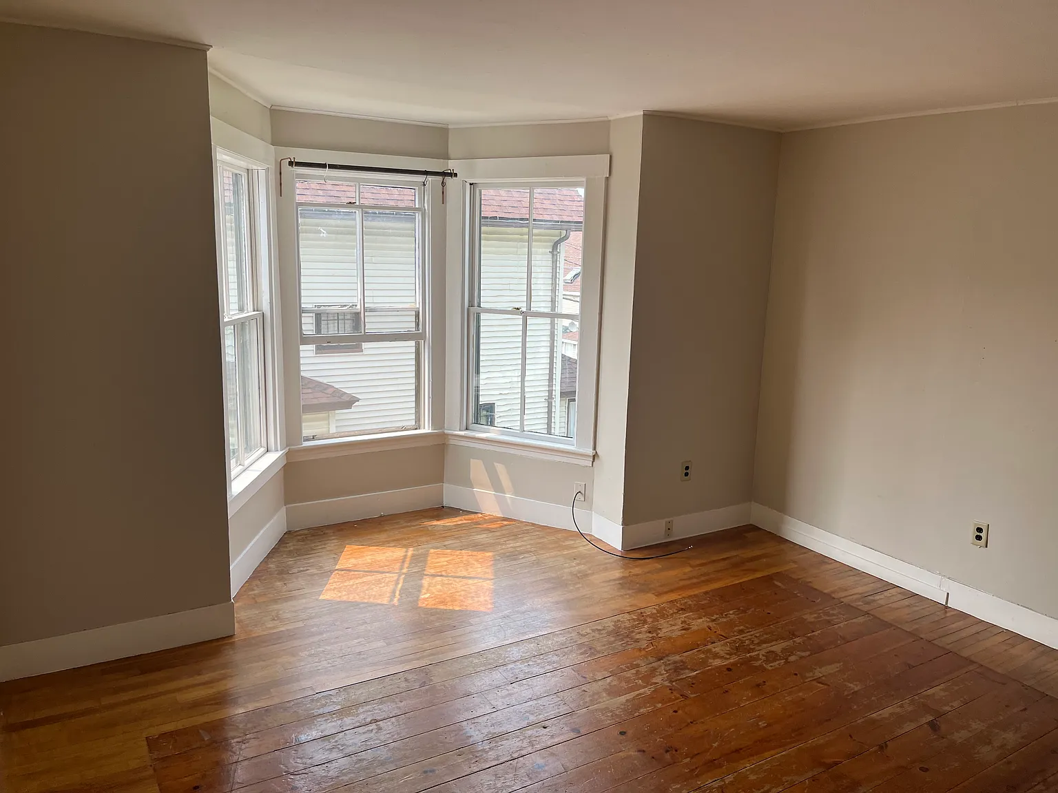 2 bed, 1100 sqft, $1,900 — Photo 1