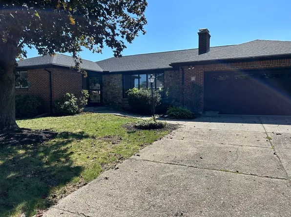 17 Oakridge St, Ludlow, MA 01056