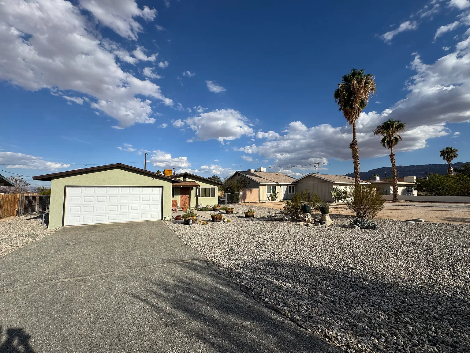 2 bed, 870 sqft, $1,600 — Photo 2