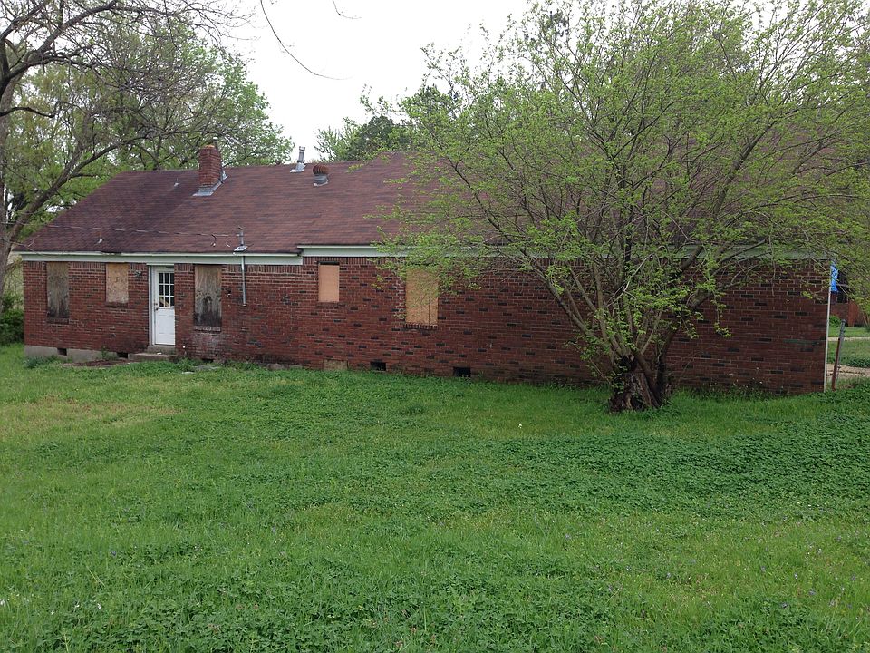 2nd image of 851 Greendale Cir