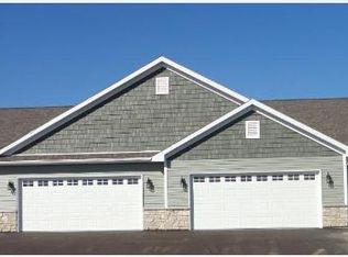 390 Greystone Cir BUILDING 1, Plymouth, WI