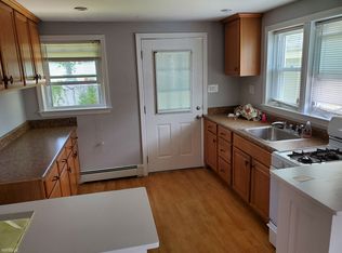 7 39th St, Copiague, NY 11726