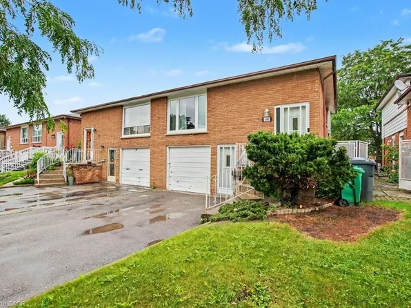 396 Pinemeadow Ave, Mississauga, ON L5B 2J9