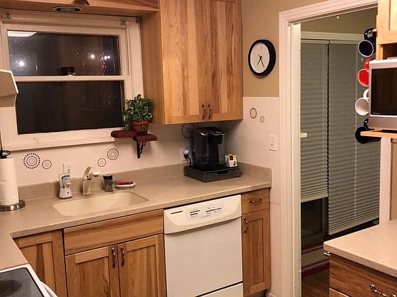 kitchen, dishwasher, full size refrigerator, microwave