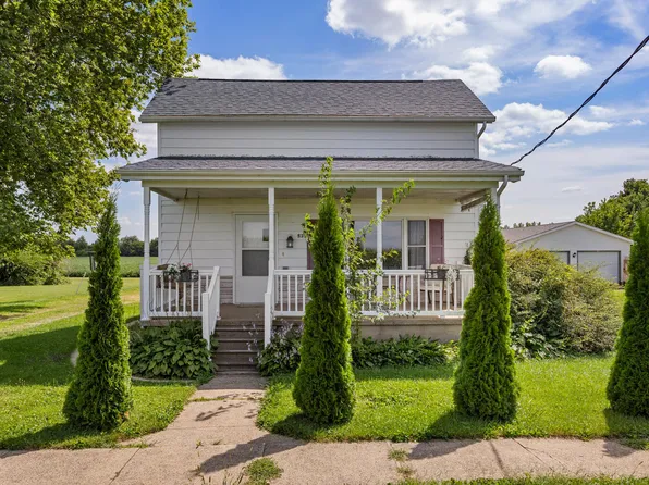 535 NE 3rd St, De Land, IL 61839