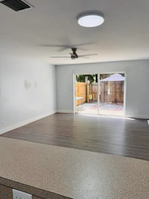 3 bed, 2.5 bath, 1296 sqft, $2,700 — Photo 3