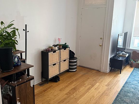 3rd image of 2712 W Evergreen Ave APT 1F