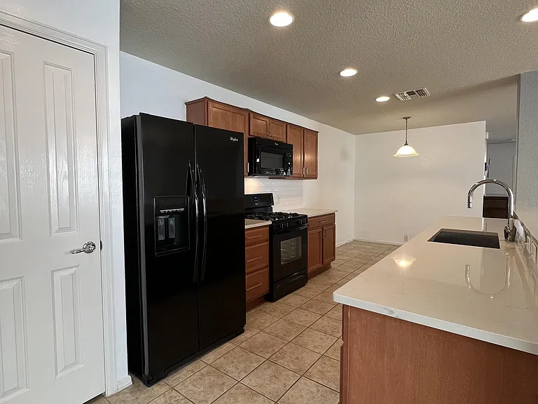 10909 Charreada Trl — Photo 14