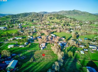 581 Glengary Loop Rd, Roseburg, OR 97470