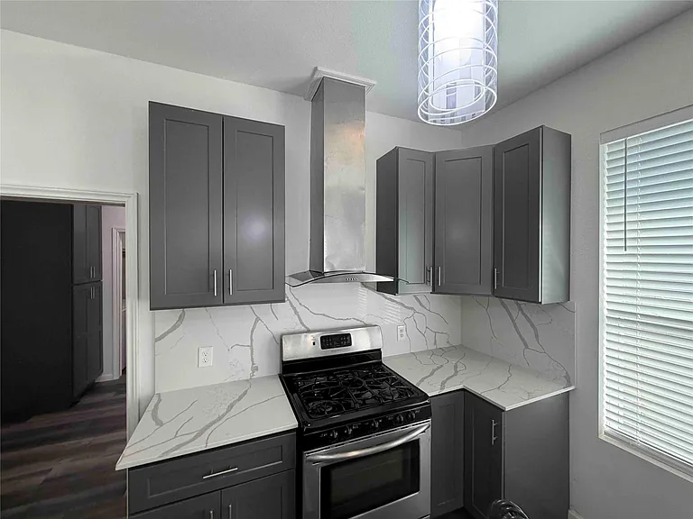 2404 Burkett St — Photo 11