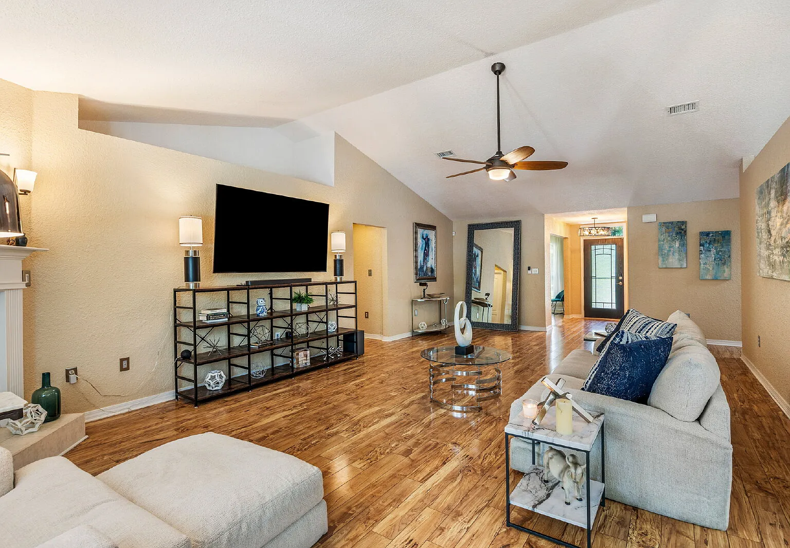 4 bed, 2.0 bath, 2791 sqft, $4,550 — Photo 2