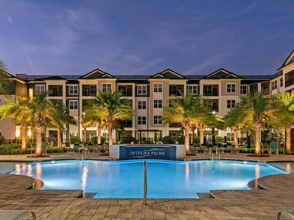 Luxurious Resort-Style Pool