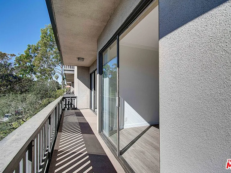 2324 S Beverly Glen Blvd #201 — Photo 8