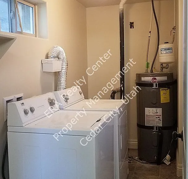 457 N 400 W #B — Photo 3