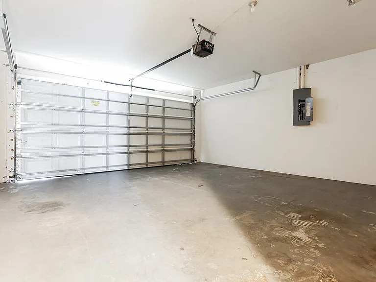 2429 Vedado St — Photo 13