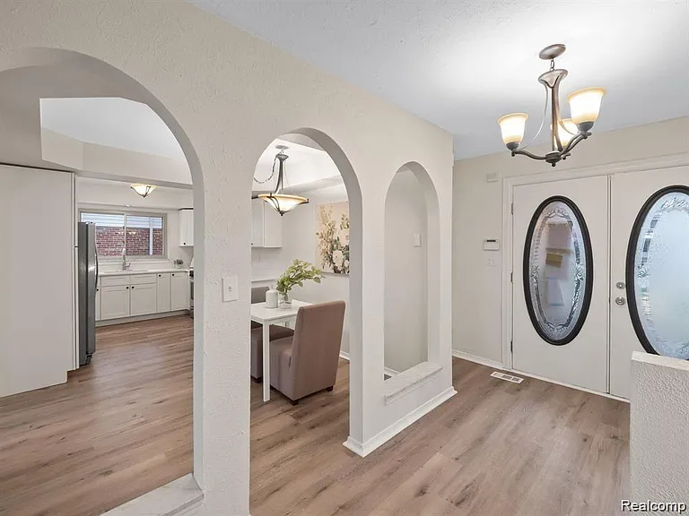 4288 Lin Dr — Photo 3