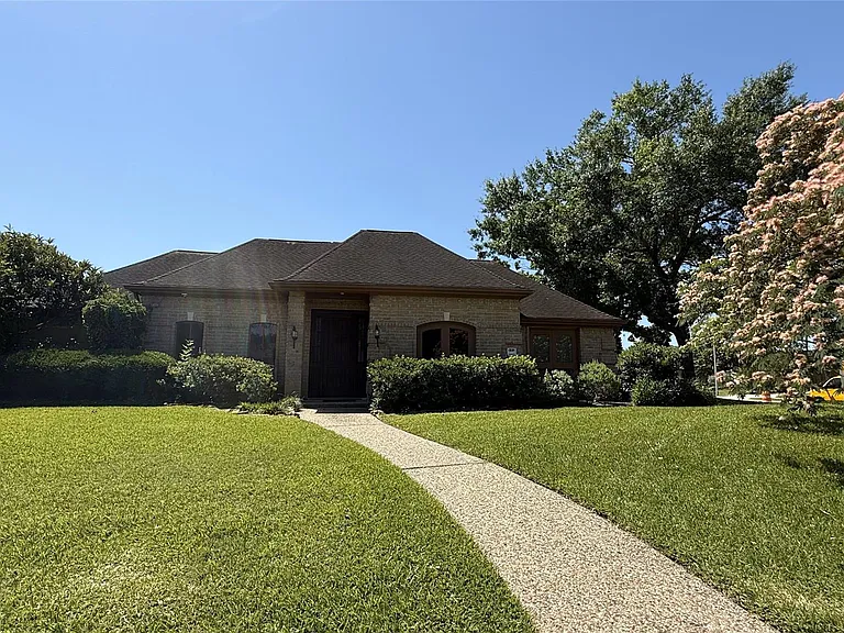 11527 Cedar Creek Dr — Photo 3