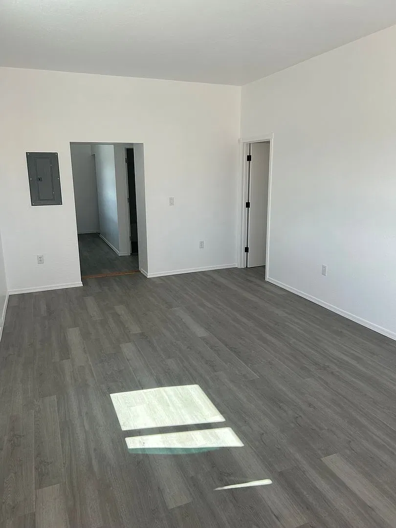 Winslow 3 Bedroom 1 Bathroom — Photo 2