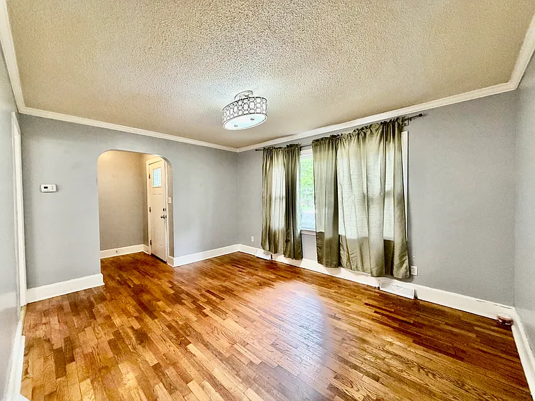 5414 Princess St — Photo 2