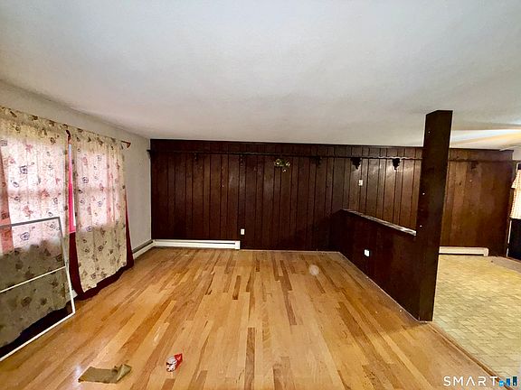 4th image of 212 Carriage Lane