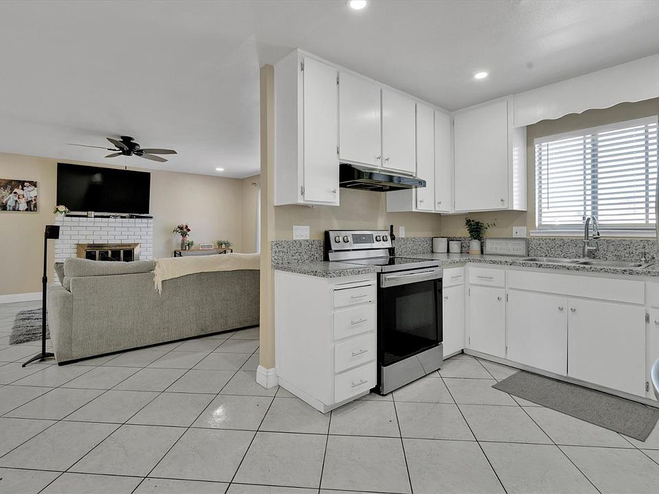 1st image of 300 E Linwood Ave