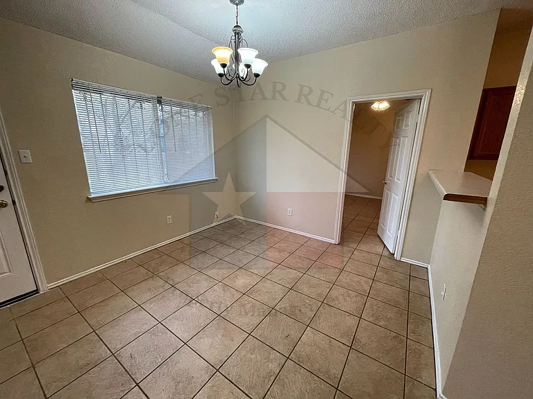 5006 Rockdale Dr — Photo 4