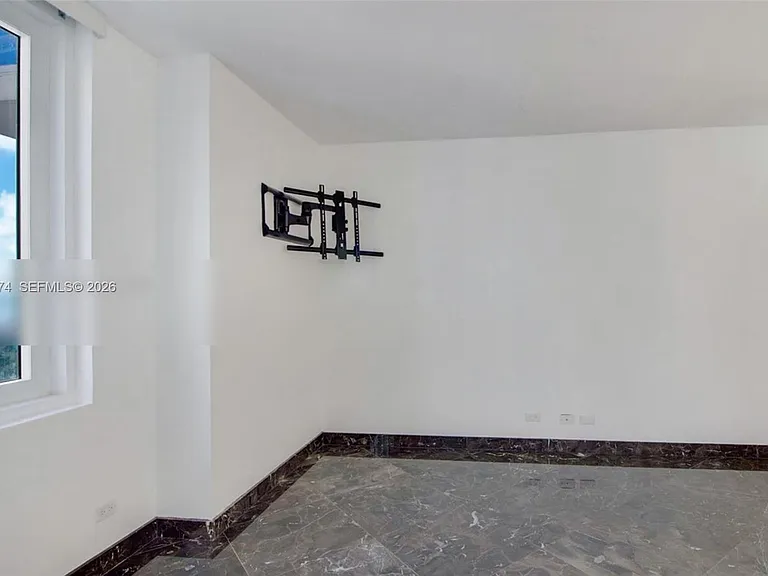 2301 Collins Ave #817 — Photo 6