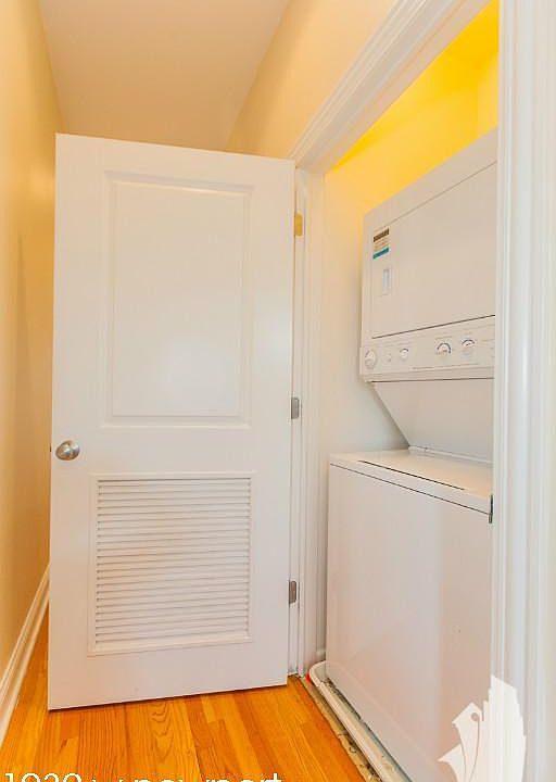1st image of 1039 W Newport Ave #517