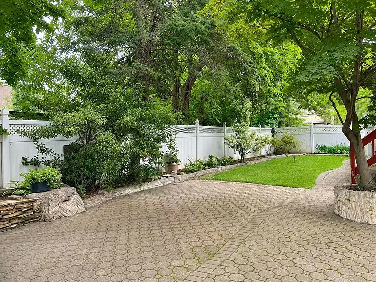 30 Nassau Rd — Photo 25