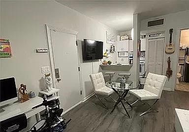 4th image of 536 14th St APT 210