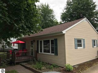 309 N 2nd St, Shepherd, MI 48883