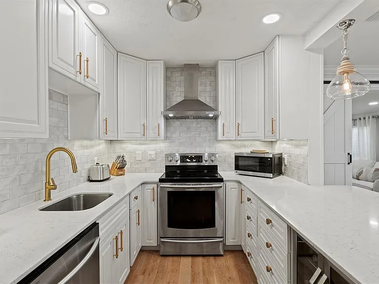 326 S Lime Ave — Photo 5
