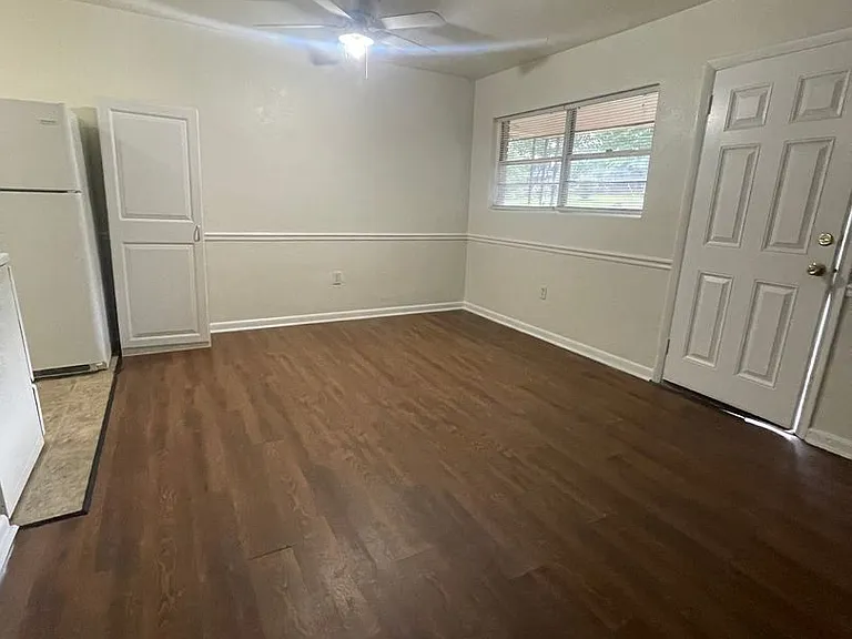 2412B Airport Dr — Photo 12